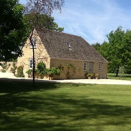 Gardeners Cottage Crudwell ภายนอก รูปภาพ