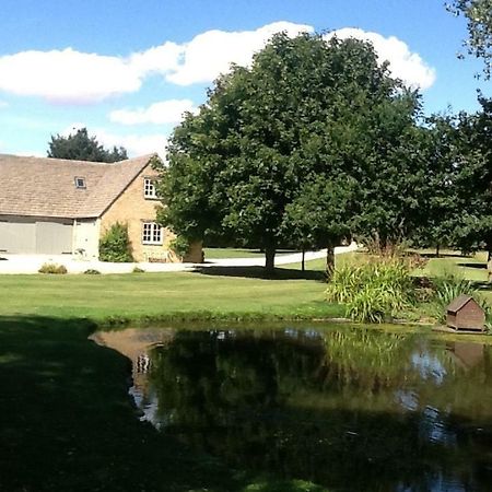 Gardeners Cottage Crudwell ภายนอก รูปภาพ