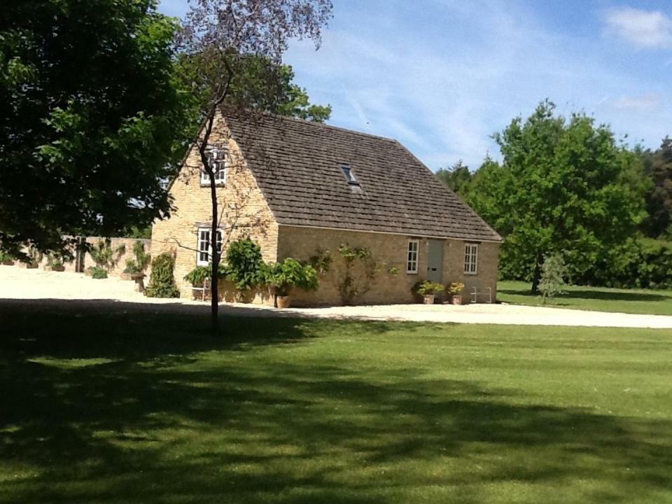 Gardeners Cottage Crudwell ภายนอก รูปภาพ