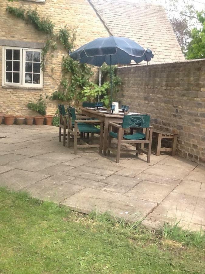 Gardeners Cottage Crudwell ภายนอก รูปภาพ