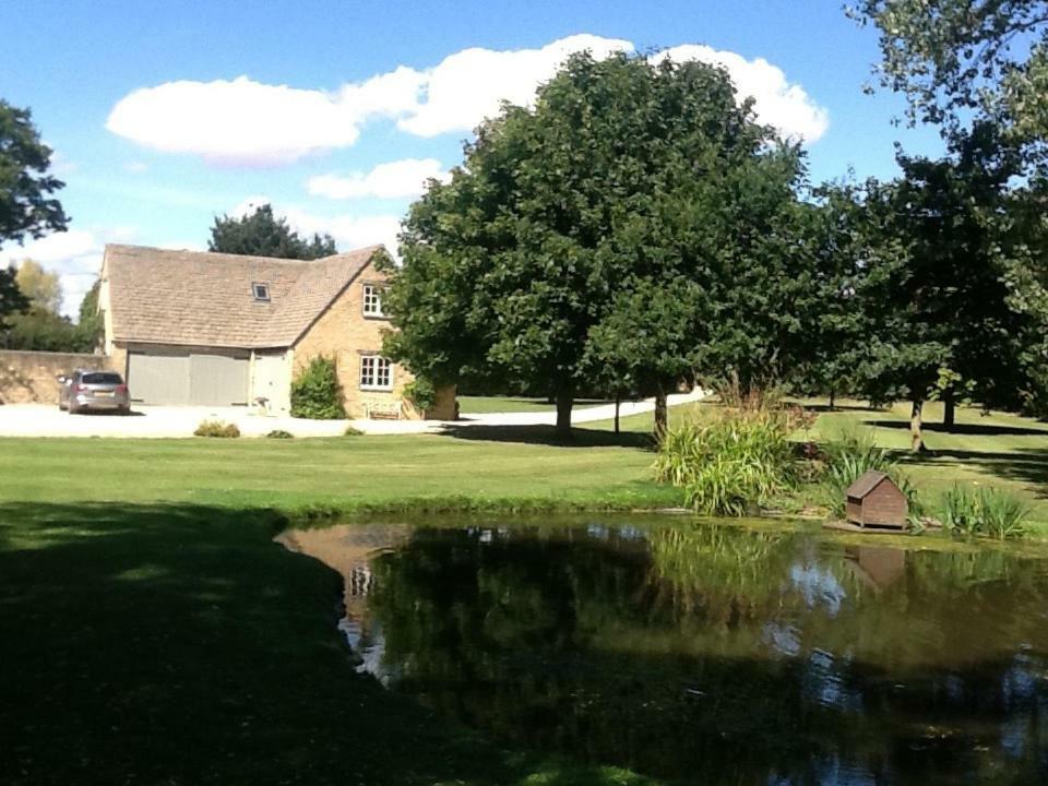 Gardeners Cottage Crudwell ภายนอก รูปภาพ