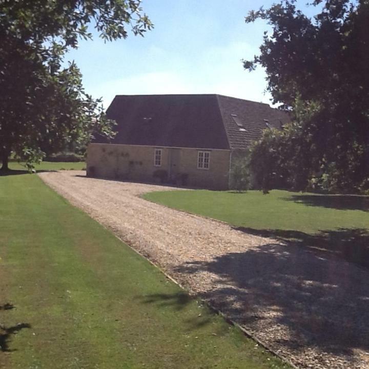 Gardeners Cottage Crudwell ภายนอก รูปภาพ