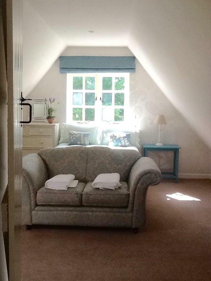 Gardeners Cottage Crudwell ภายนอก รูปภาพ